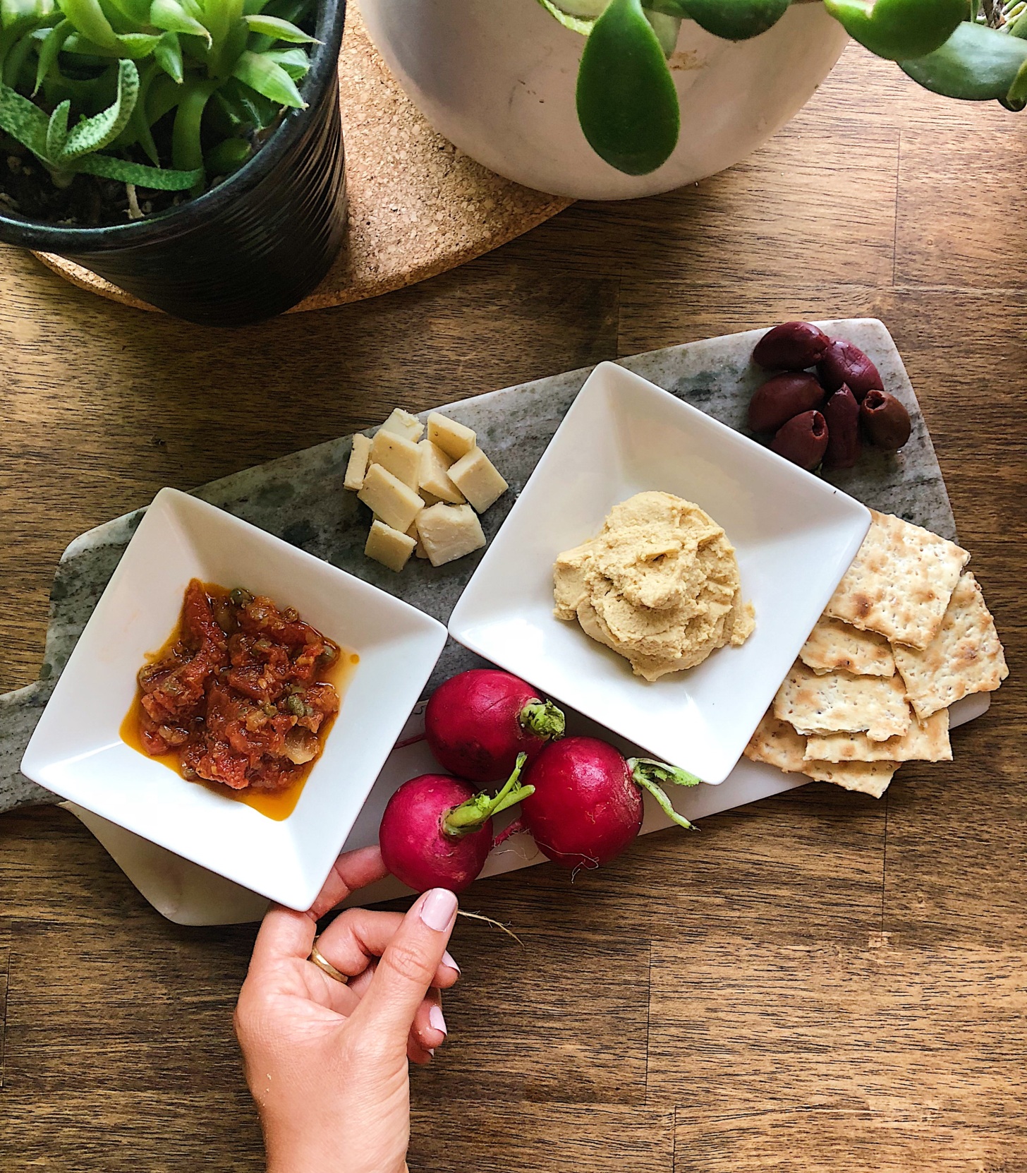 Snack platter-healthy fats in olives
