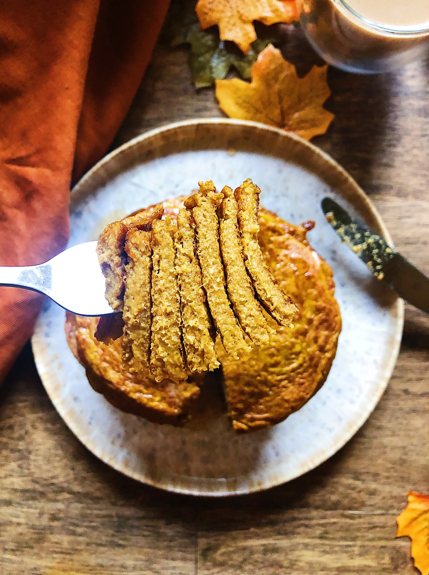 PUMPKIN SPICE VEGAN PANCAKES