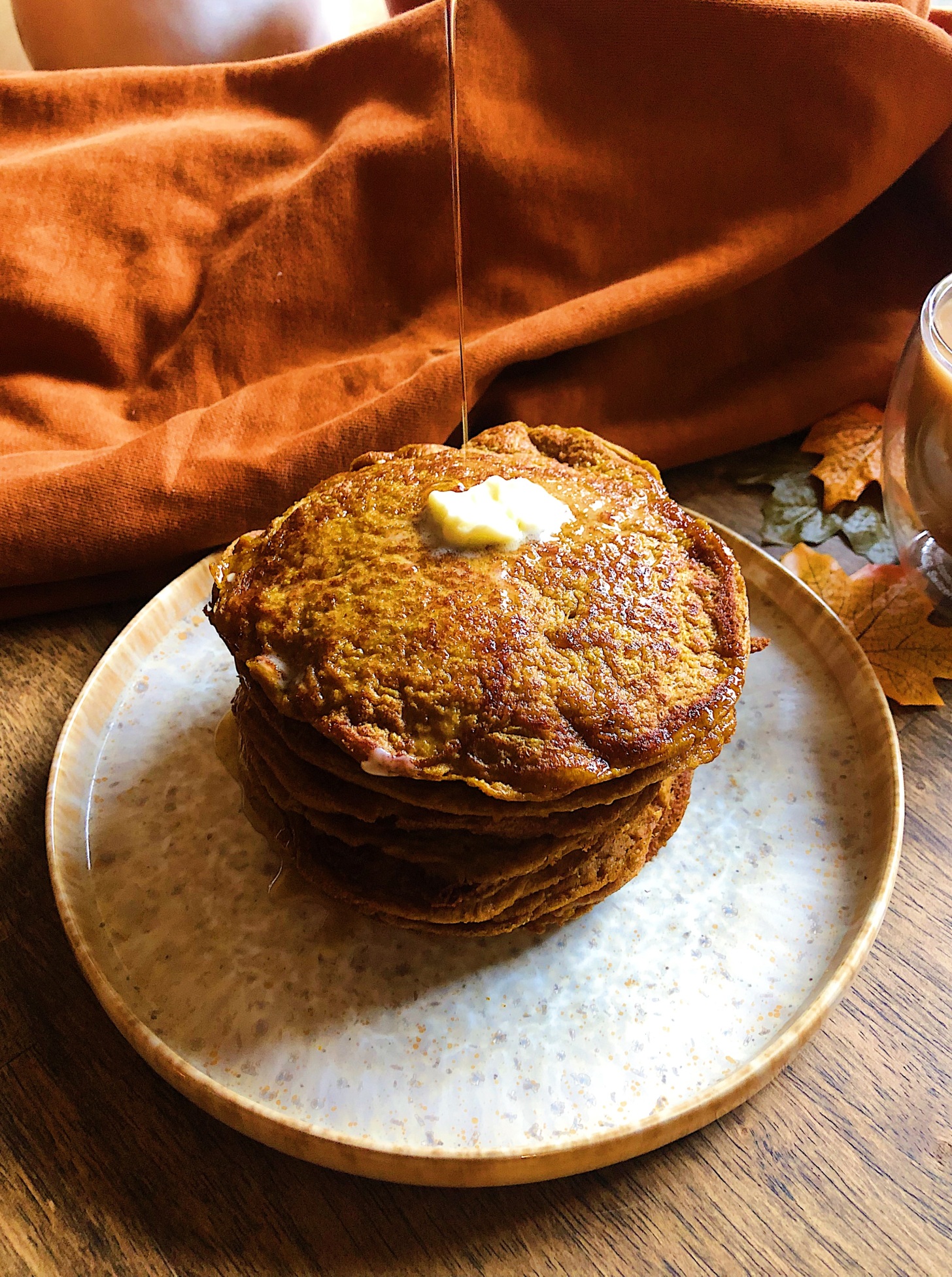 PUMPKIN SPICE VEGAN PANCAKES