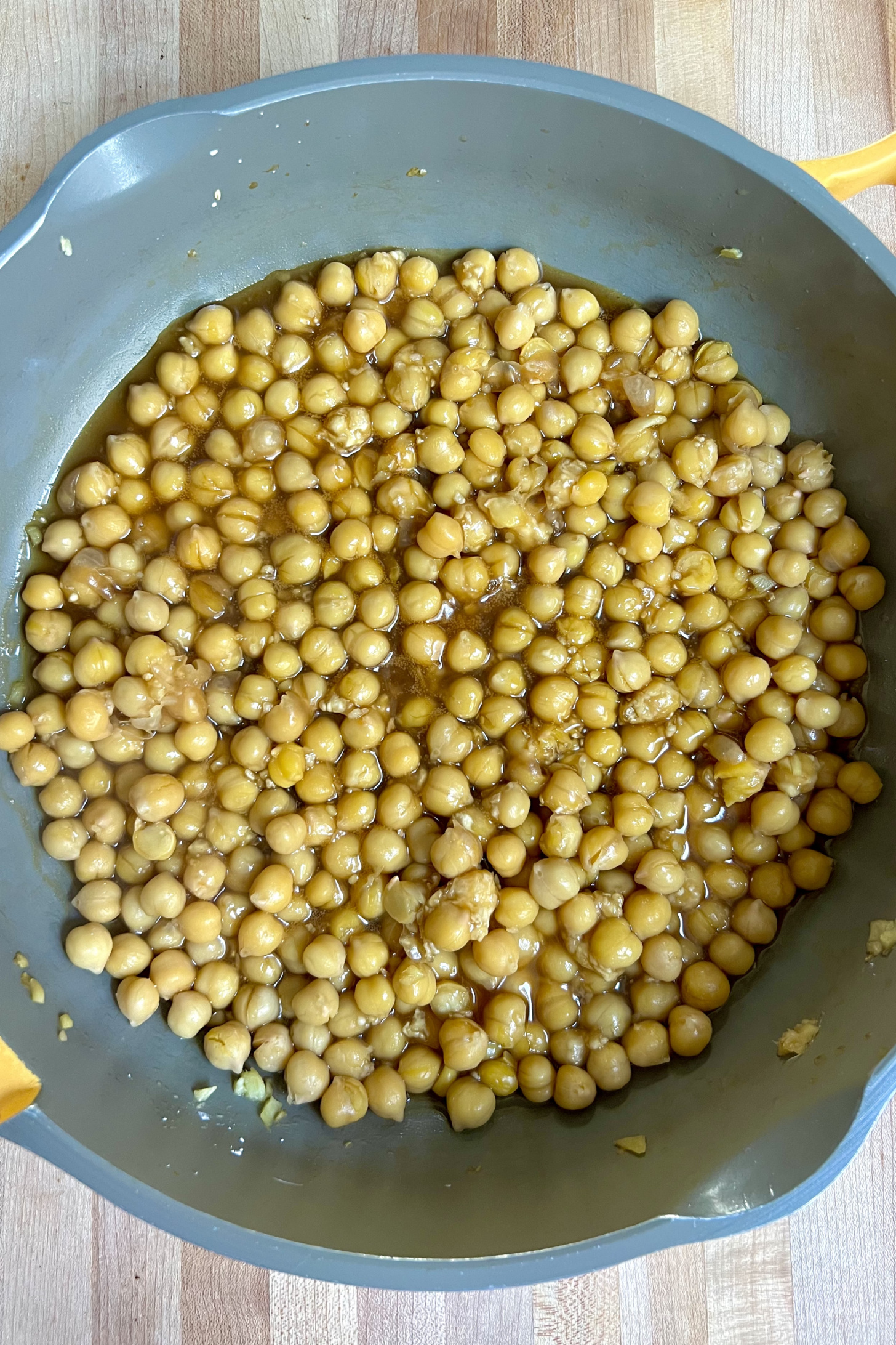 Pan with chickpeas and broth inside