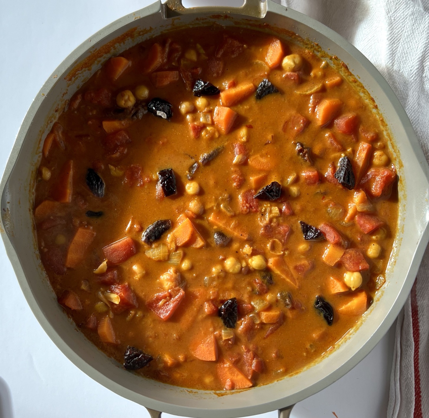 Pan with stewed chickpea curry.
