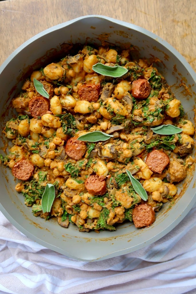 Pan with pumkin sauce and gnocchi with chickpeas and sage on top
