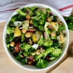 Bowl with broccoli, chickpeas, red onion, apples.
