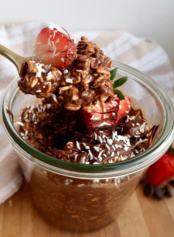 Healthy Brownie Batter Overnight Oats