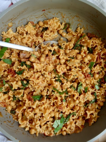 Pan with pasta in it and marry me pasta sauce covering it wiht a spatula.