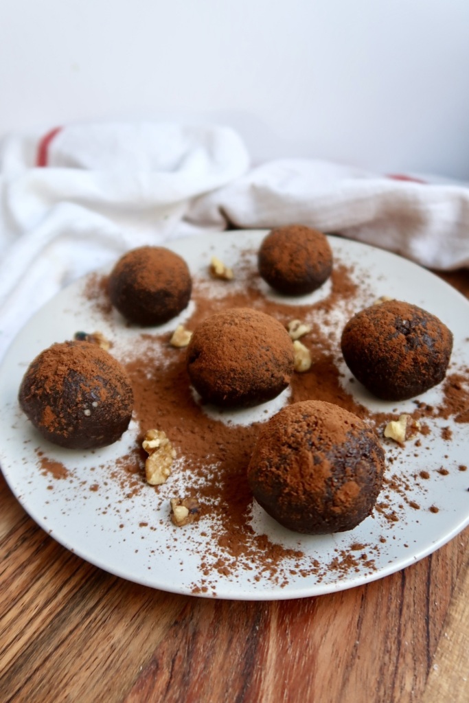 Brownie energy balls with cocoa powder sprinkled on top.